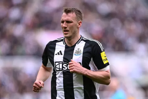 بطل موقعة كاراباو: 70 عامًا دون ألقاب كان عبئًا ثقيلًا.. ونيوكاسل غير الاستراتيجية